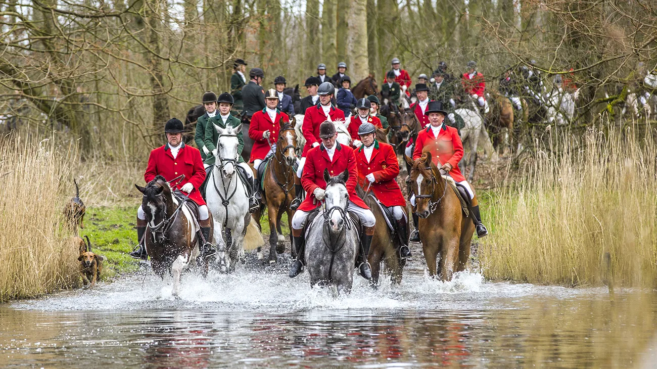 1 Hunting LISA DIJK:ARND.NL SLIDER$